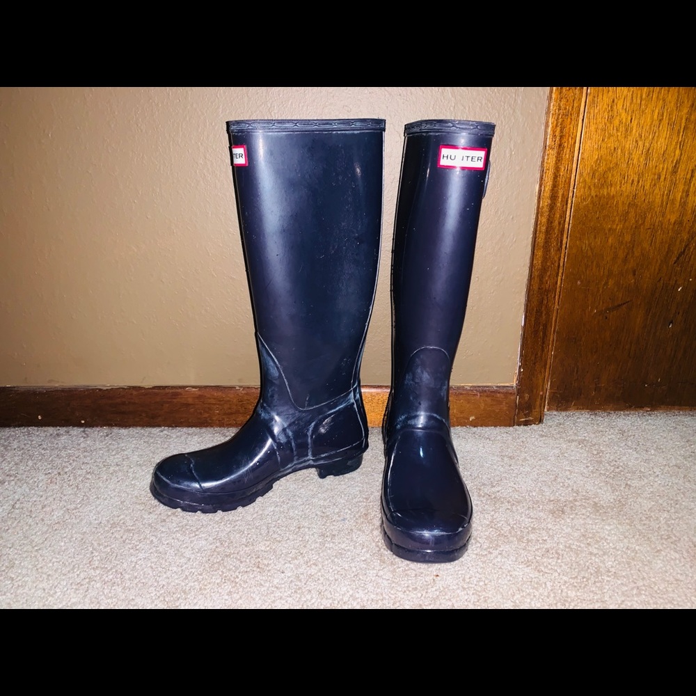 Barely worn IN BOX Hunter Rain Boots